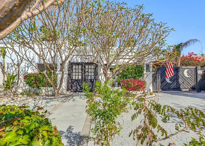 Golf, Shop & Hike: Sleek Rancho Mirage Studio